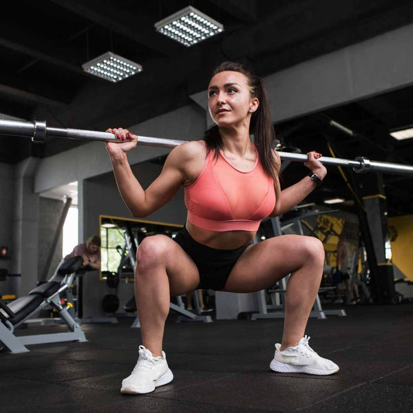 How to Do：DUMBBELL PLIE SQUATS 