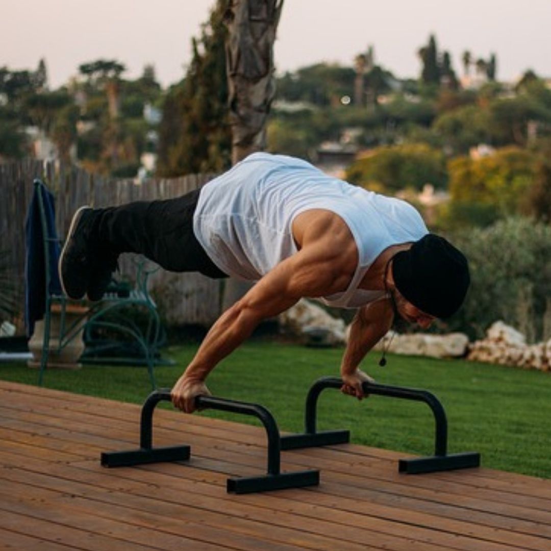 The 7 most useful Calisthenics Equipments - and how to use them